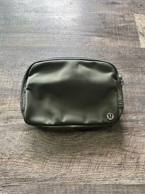 lululemon athletica Everywhere Belt Bag Olive Green